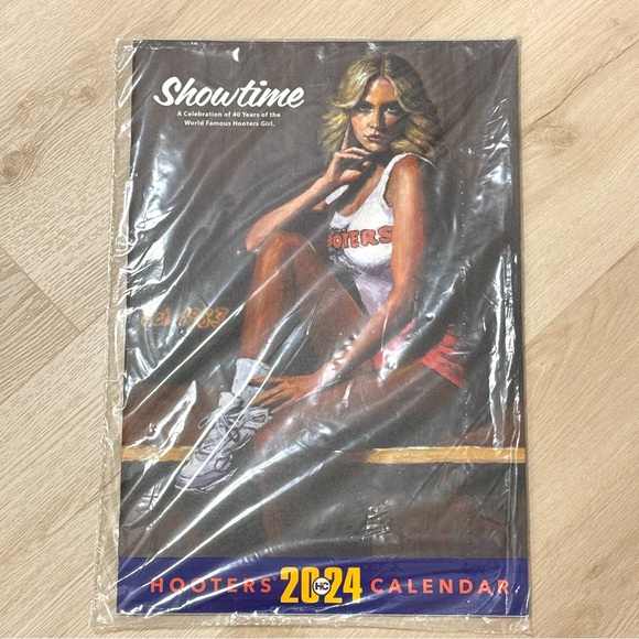 HOOTERS 2024 Calendar and Can Collie Combo Set NWT - Picture 5 of 13
